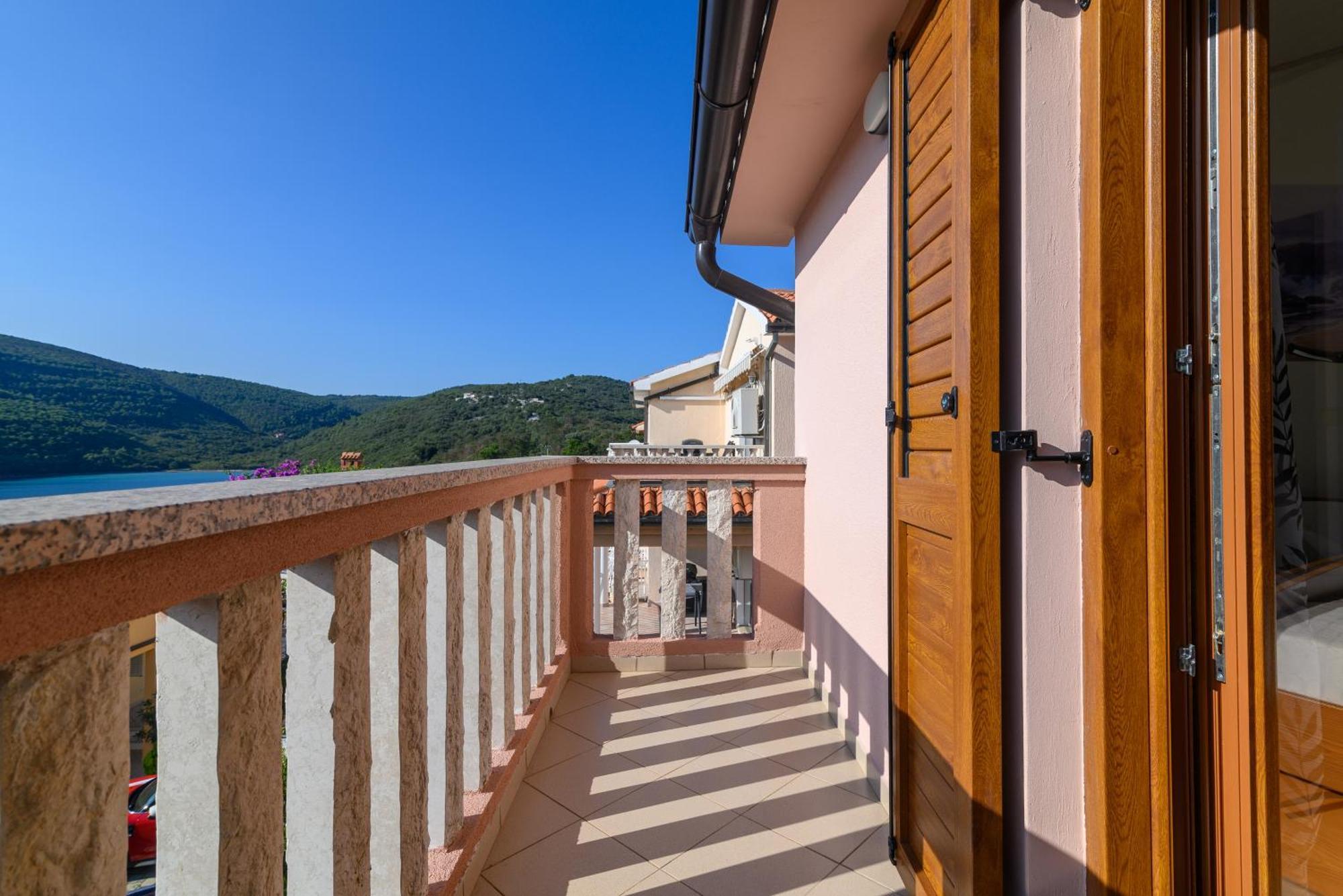 Apartments By The Sea Duga Luka - Prtlog, Labin - 2335 Екстер'єр фото